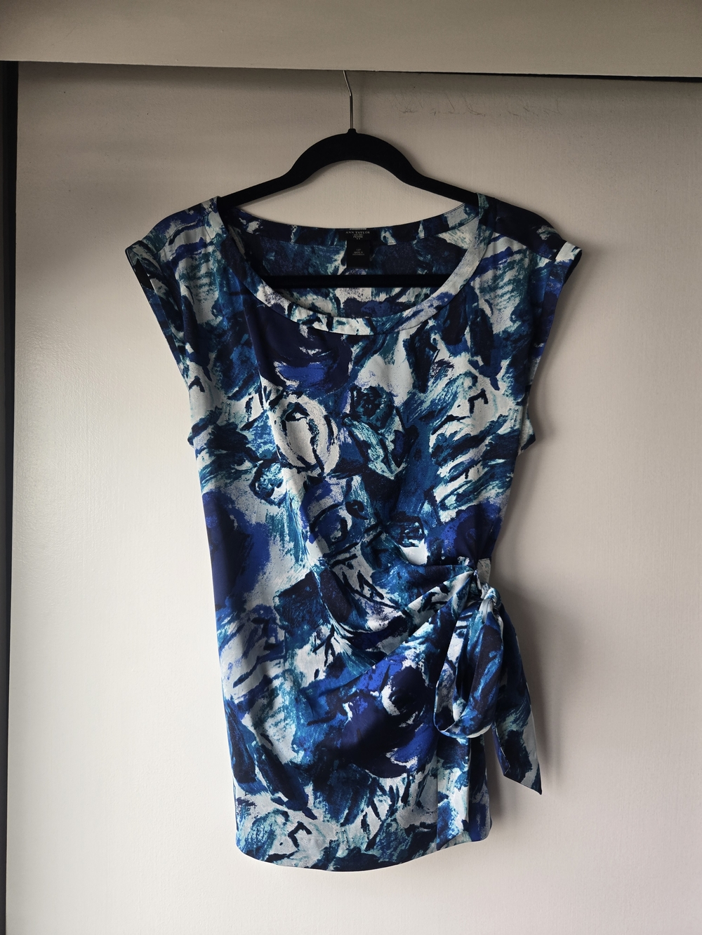 Ann Taylor Blue Abstract Side-Tie Short Sleeve Women’s Top.  Size 12 Petite
